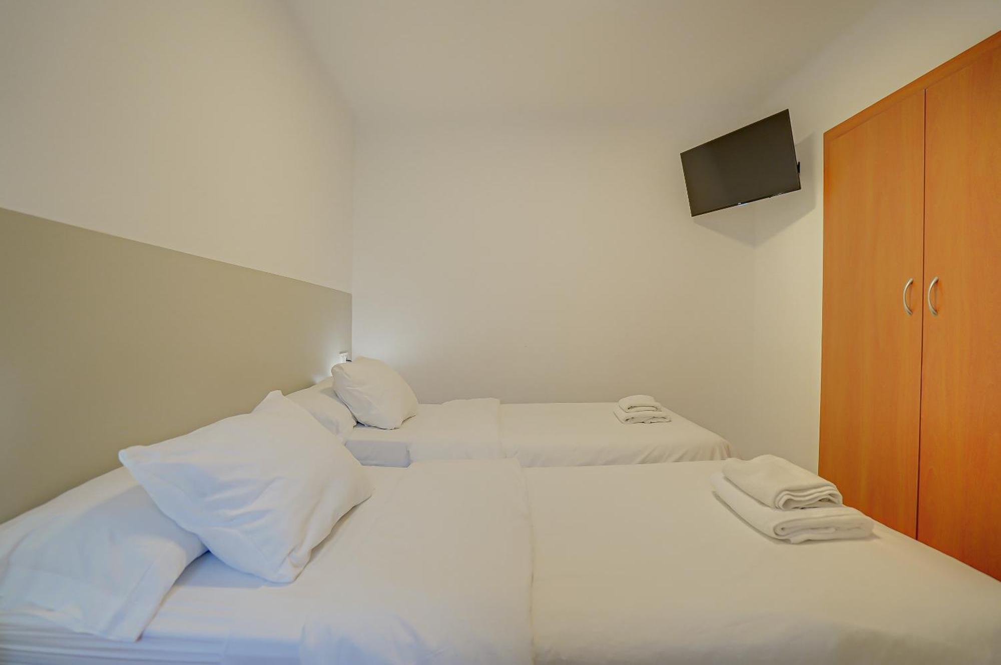 Hostal Y Apartamento Moli De Mar Льорет-де-Мар Номер фото