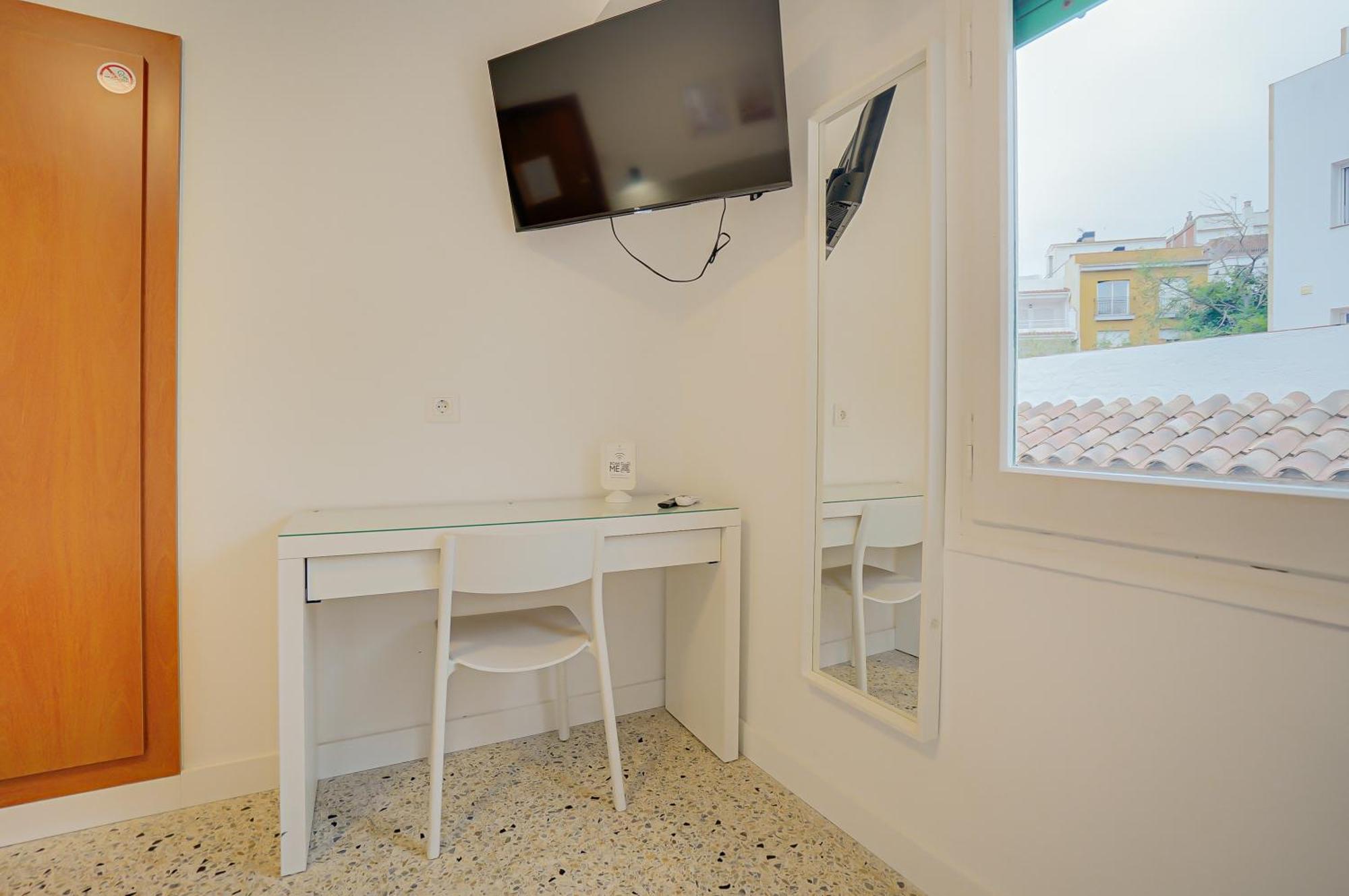 Hostal Y Apartamento Moli De Mar Льорет-де-Мар Екстер'єр фото